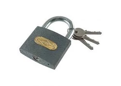 Lakatok,  egérfogók, viharlámpa, hőmérő.